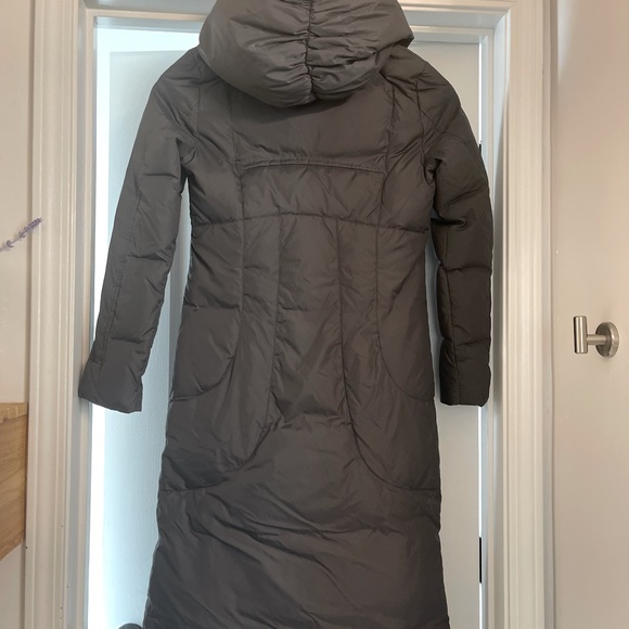 TAHARI - Picture 8 of 11